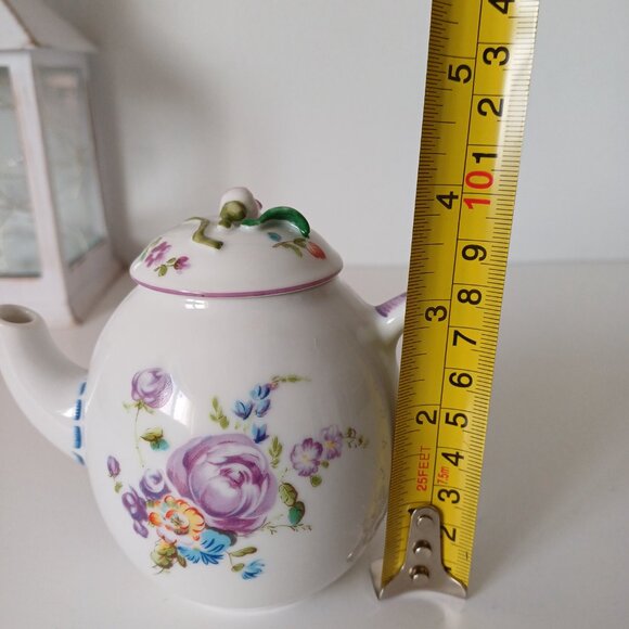 Beautiful 1985 Franklin Mint MENNECY Fine Porcelain Floral Mini Teapot - Picture 10 of 16